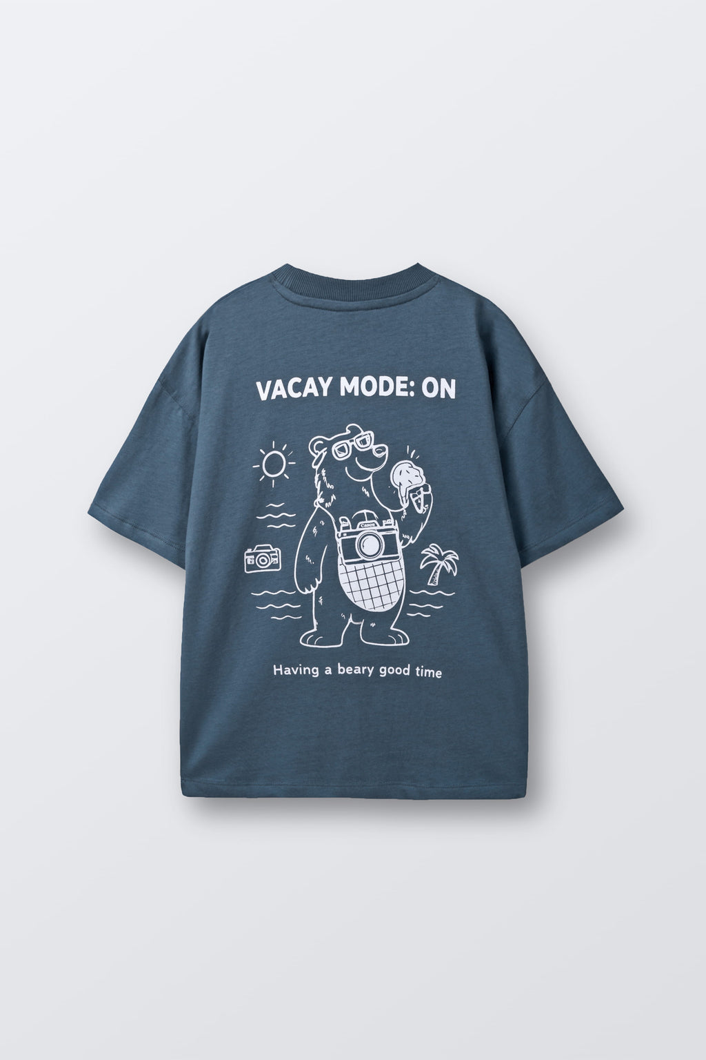 Kids round-neck comfort tee, blue, back graphic print “VACAY MODE: ON” with bear and camera