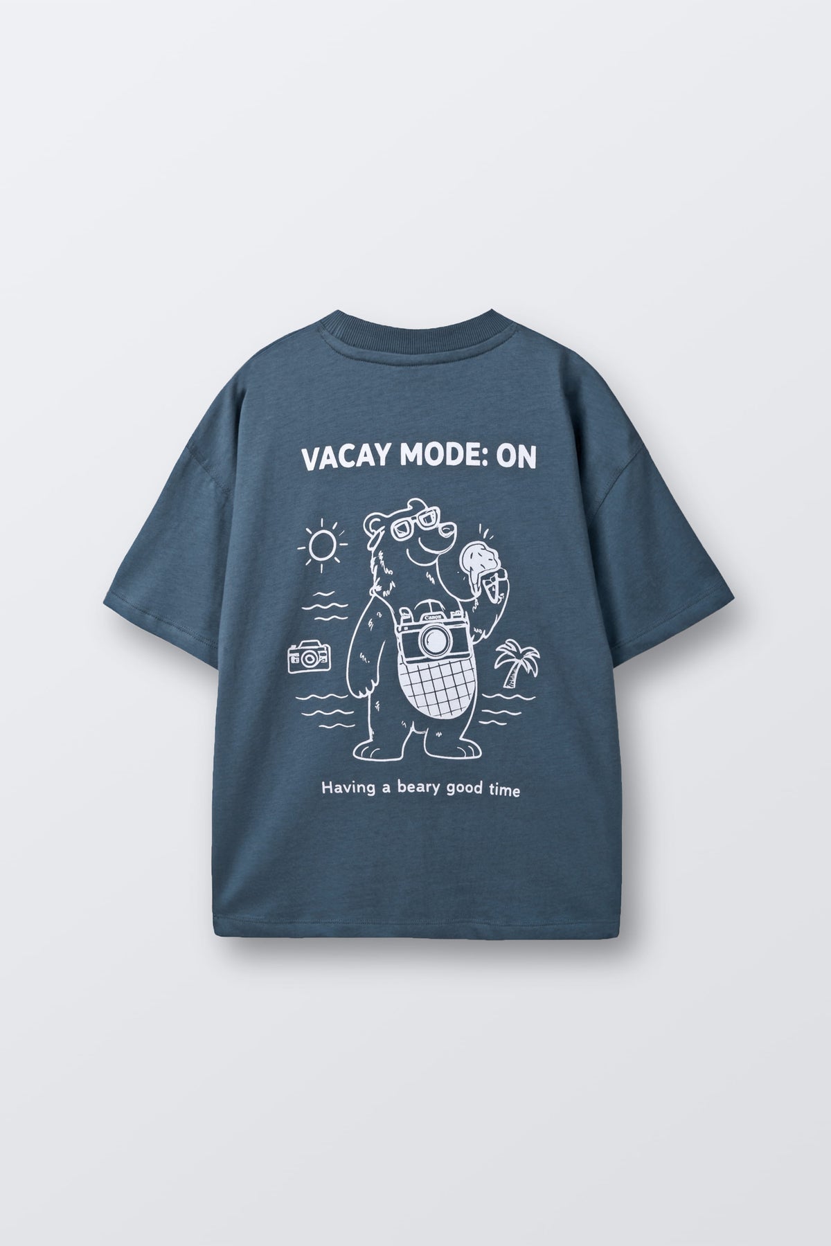 Kids round-neck comfort tee, blue, back graphic print “VACAY MODE: ON” with bear and camera