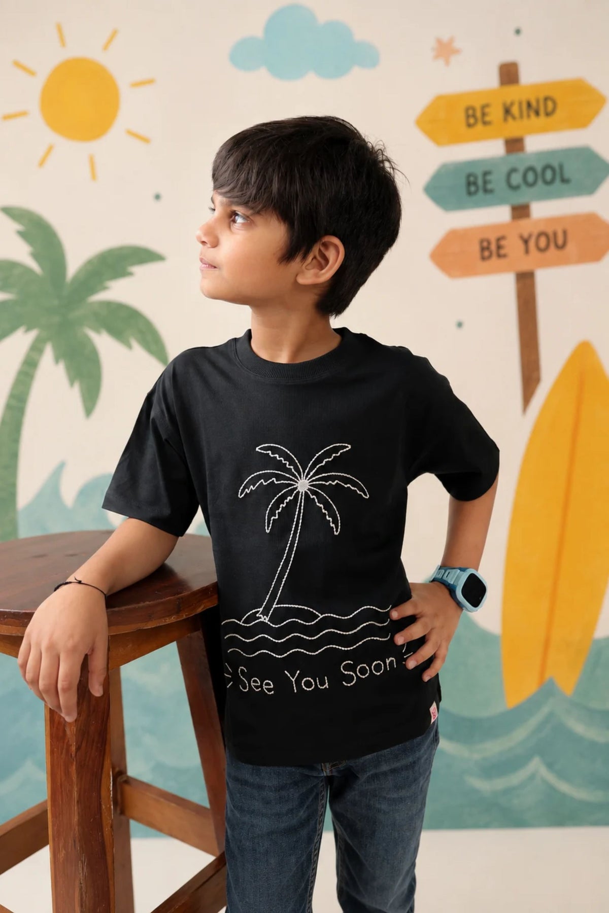 Black oversized T-shirt with palm tree and wave graphic, crew neck and short sleeves