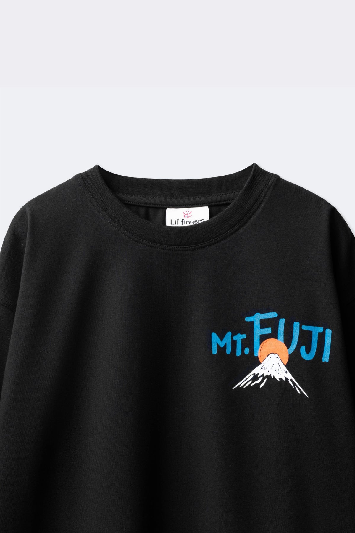 Black super-stretch t-shirt with blue Mt. Fuji graphic on chest