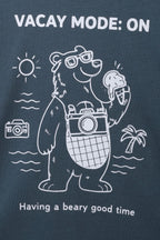 Kids round-neck comfort tee, blue, close-up “VACAY MODE: ON” bear with camera and “beary good time”