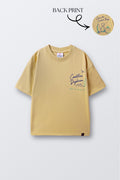 Sand comfort tee with short sleeves, crew neck, and coastal print